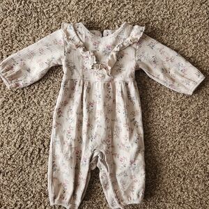 Gerber Modern Moments Floral OnesieSize 6-9min